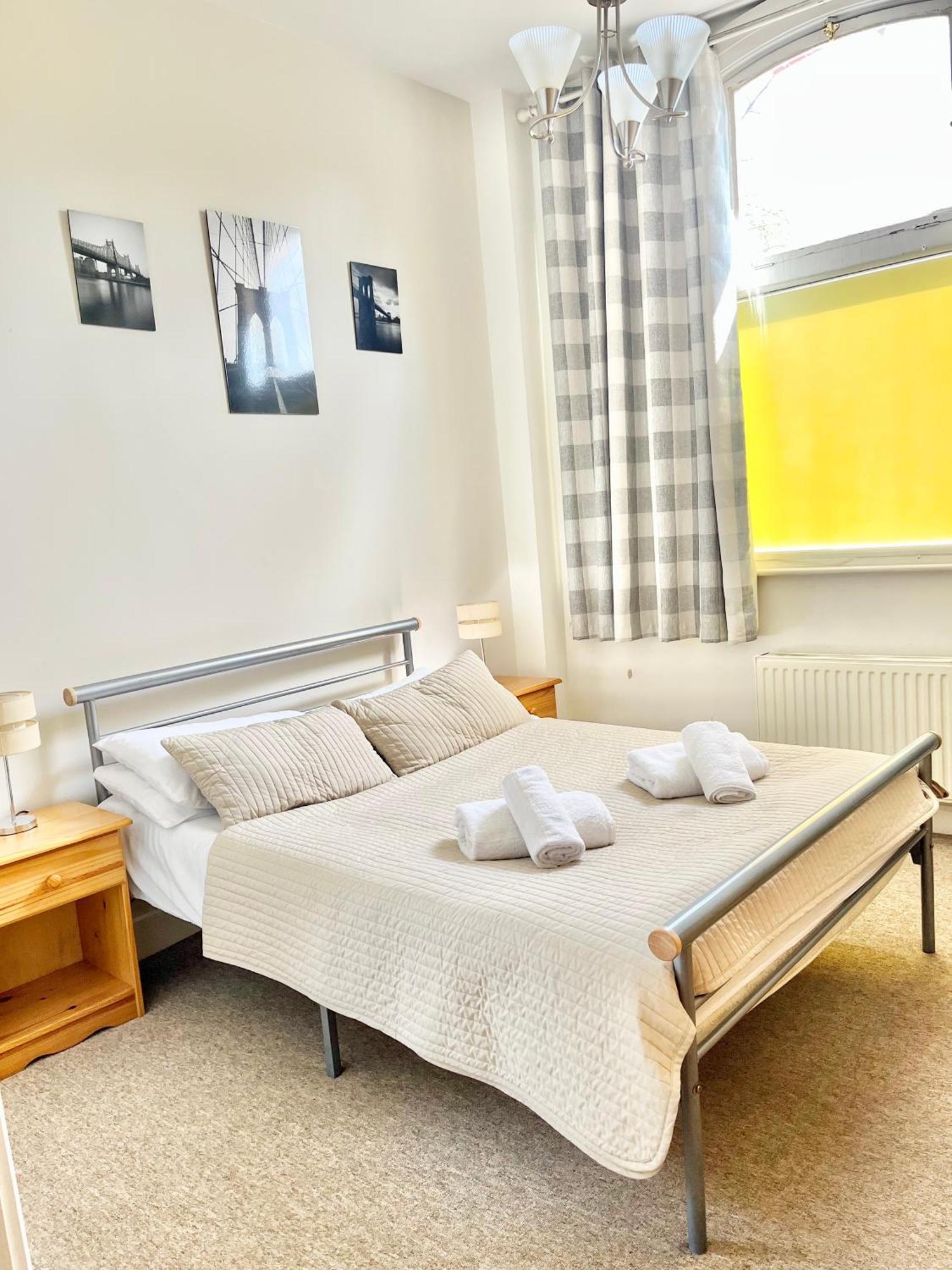 Ambrose Apartments Cheltenham Dış mekan fotoğraf